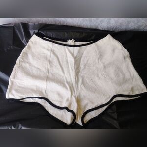 Elegant Contrast-Trim Bermuda Shorts in Cream